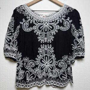 Solitaire Women Top XL Black White Embroidered Boho Peasant Resort Vacation
